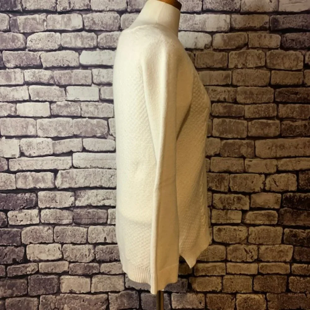 Cyrus Pullover Sweater Size Medium